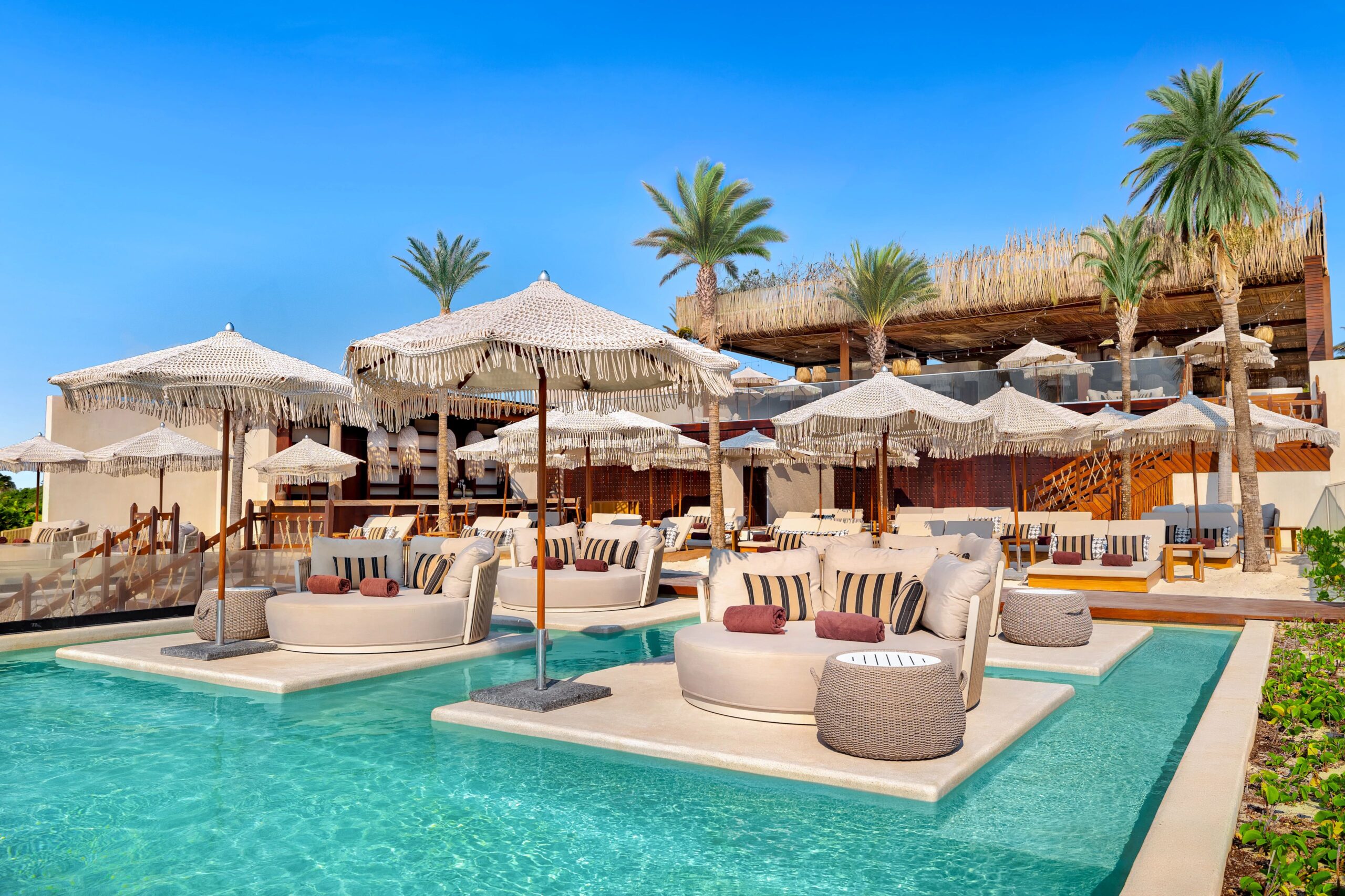 HYVGI-EXT-BeachClub-Lounge-AFC